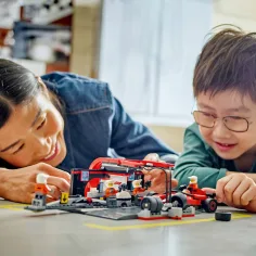LEGO® City: F1®-Boxengasse und Personal mit Ferrari-Auto (60443) Bild 3