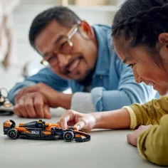 LEGO® Speed Champions: McLaren F1® Team MCL38 Rennwagen (77251) Bild 4