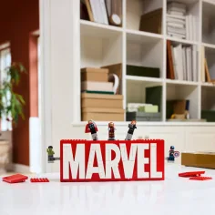 LEGO® Super Heroes: MARVEL-Logo und Minifiguren (76313) Bild 3