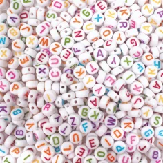 PlayBox: Weißes rundes Buchstabenperlen-Set 750 Stück