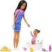 Barbie-Puppe im herzchenverzierten Kleid Babysitter-Spielset – Mattel