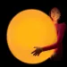 Glowzilla Wubble leuchtender Ball in Neon-Orange, 75 cm Bild 2