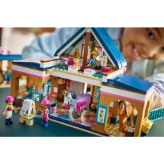LEGO® Friends: Reiterhof und Reitschule (42688) Bild 9
